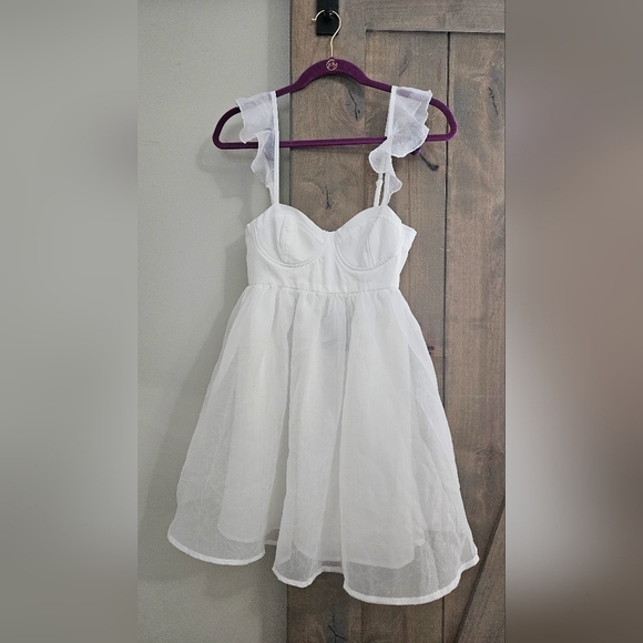 LE LIS Taylor White Ruffle Strap Dress. XS NWT - Picture 4 of 15